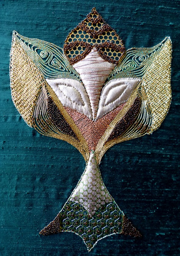 tri-lobed goldwork piece