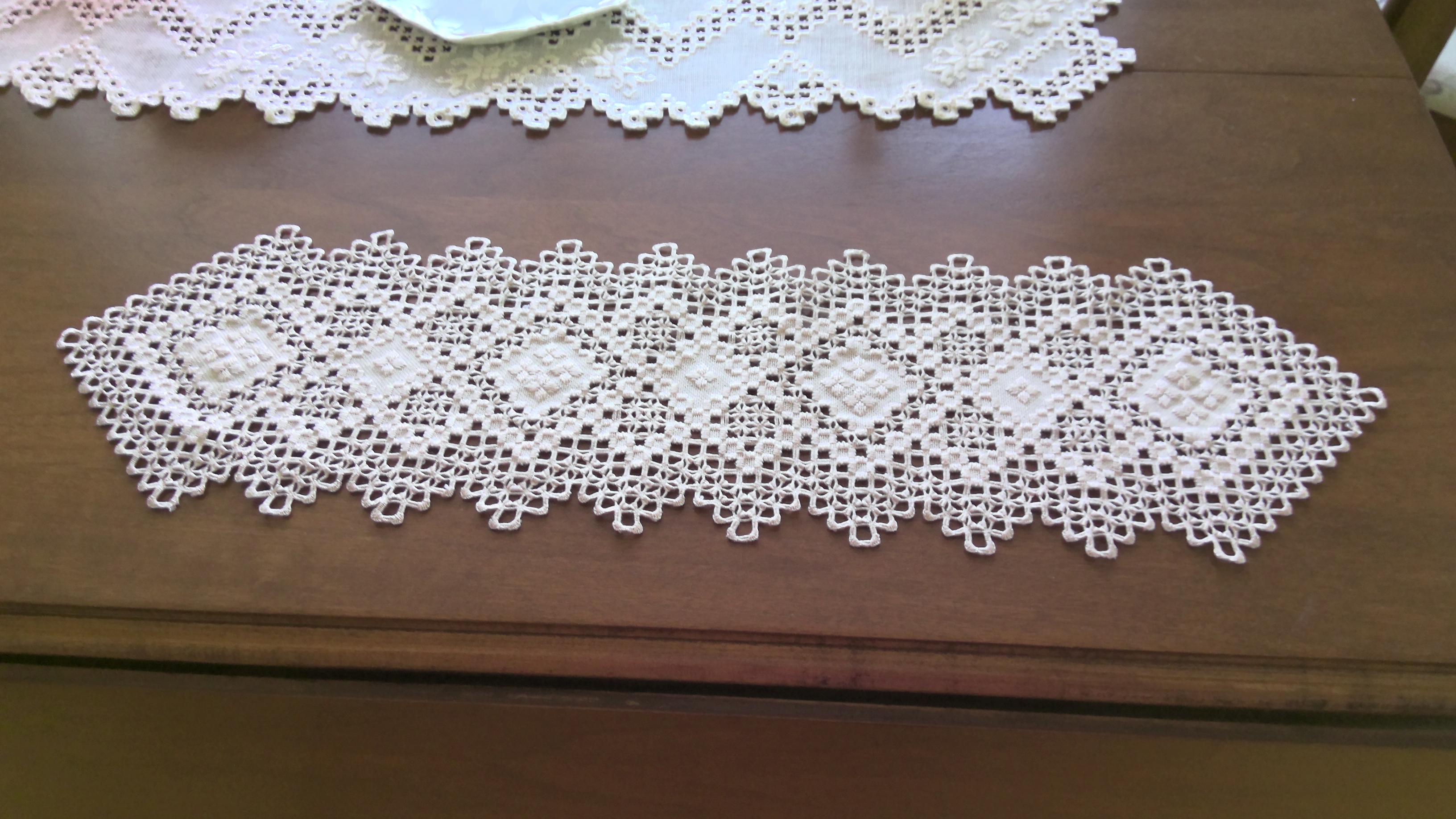 lace table runner